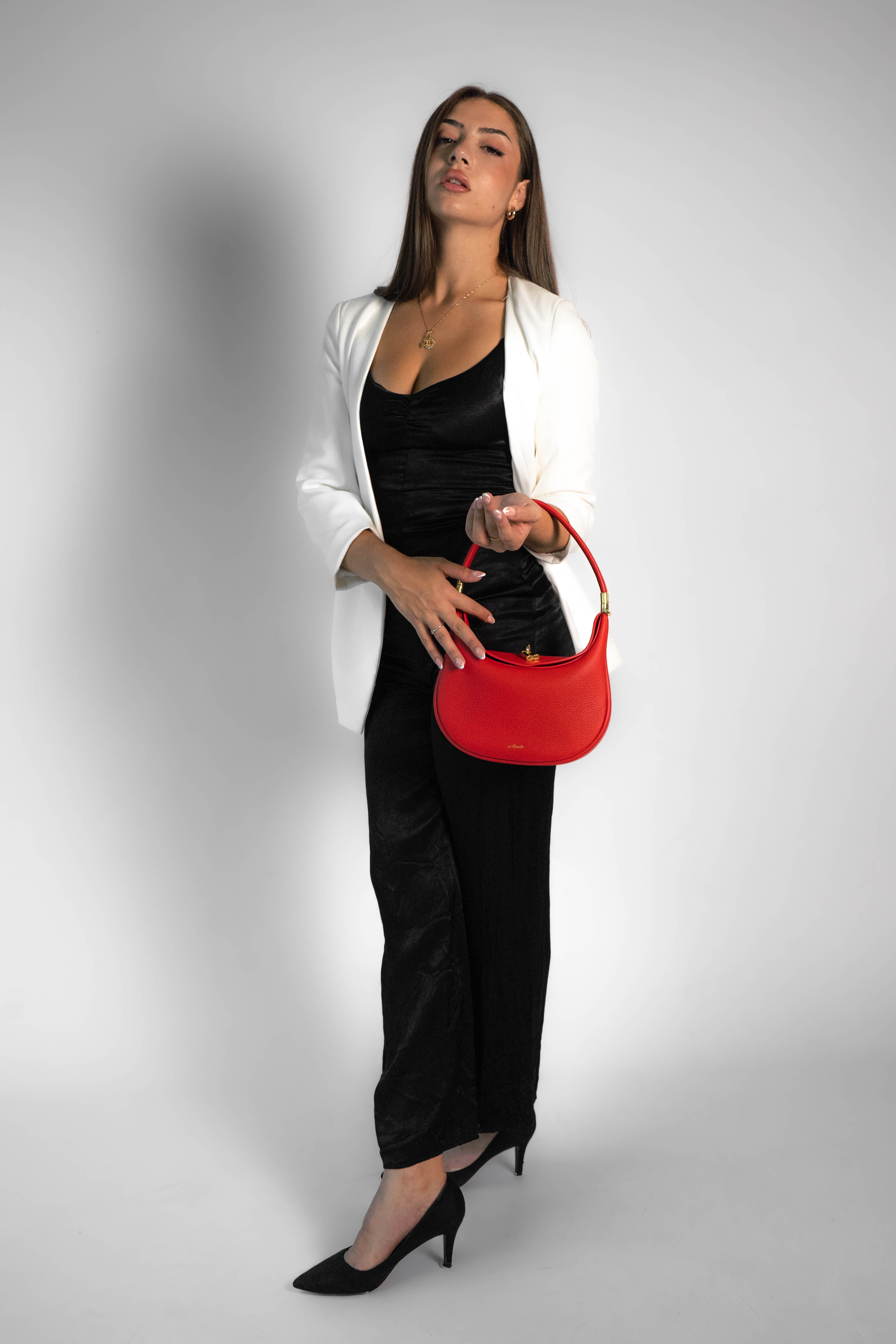 Rouge Désir con acabado premium y diseño sofisticado